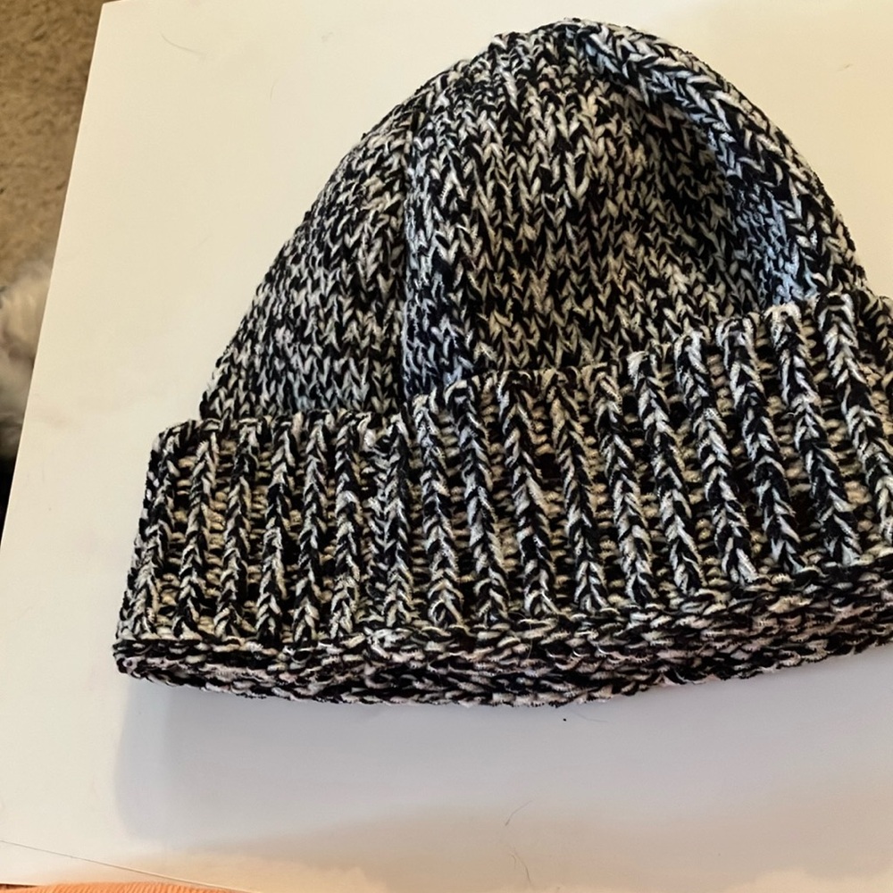 FINAL MARKDOWN Ladies knit cap